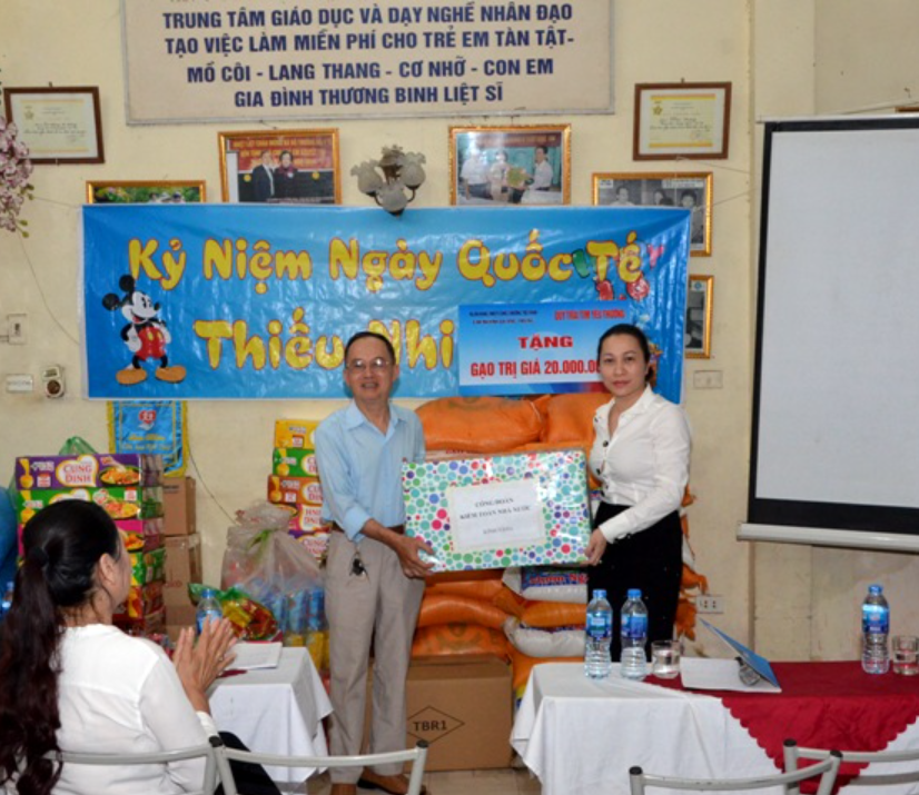 Tặng quà thiếu nhi 2018