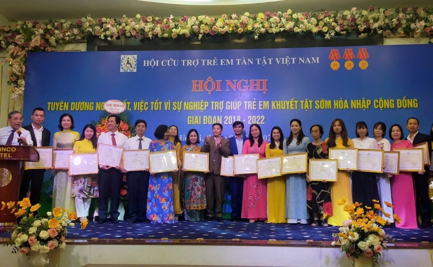 Nhận bằng khen 2022-2024